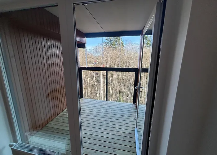 New, Modern In - Close To The Airport *
