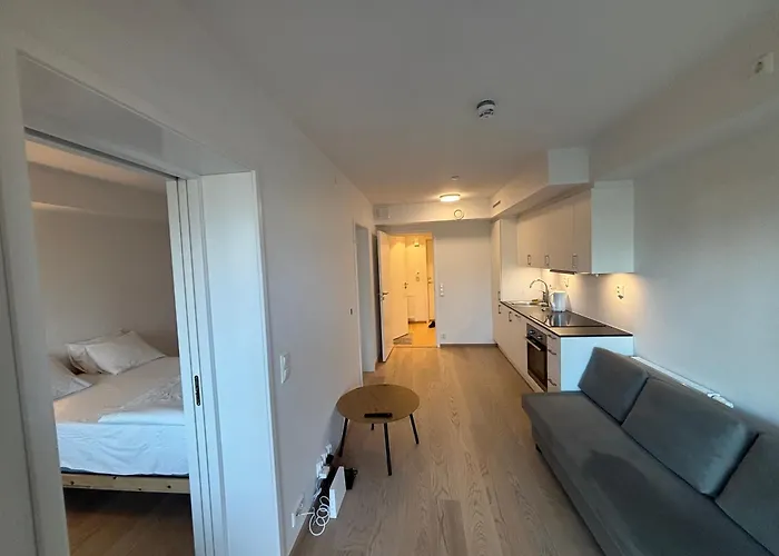 New, Modern In - Close To The Airport * יסהיים